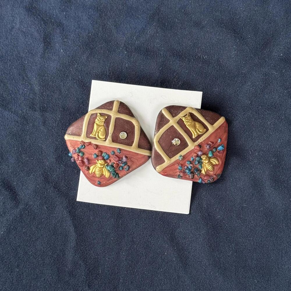 RARE Vintage Square Pierced Earrings Cat Bee‎ Red Retro Antique Unique